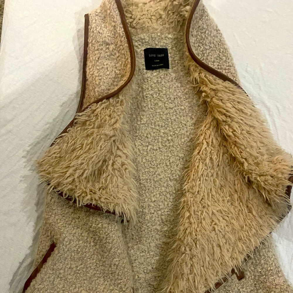 this is a cardigan from LOVE TREE.